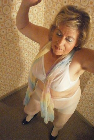 18 year old cutie Riley Reid taking cumshot on face from long penis